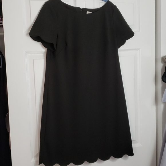 Anne Klein Dresses & Skirts - Anne Klein Black Scalloped Trim Dress